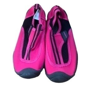 Water shoes, used x1. In good condition, felt bottom anti slip.